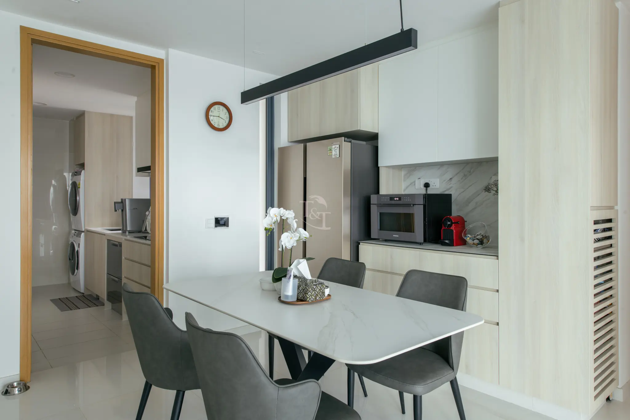 Modern dining area with open kitchen